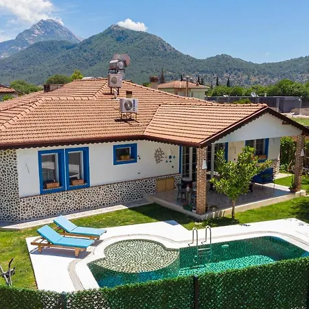 Villa Kayakoey'de Oezel Havuzlu 6 Kisilik Lavender Fethiye