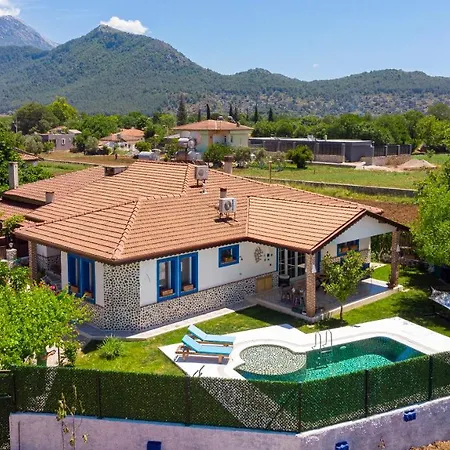 Villa Kayakoey'de Oezel Havuzlu 6 Kisilik Lavender Fethiye