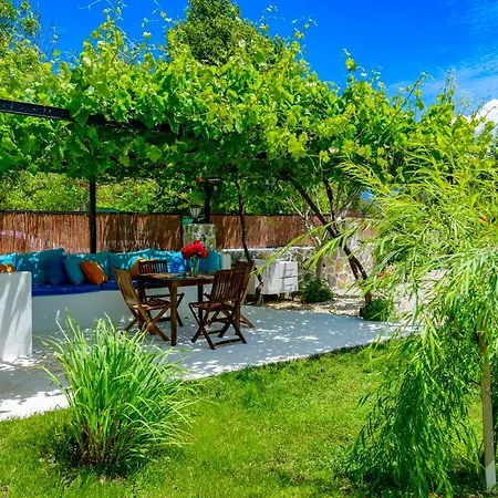 Kayakoey'de Oezel Havuzlu 6 Kisilik Lavender Villa *