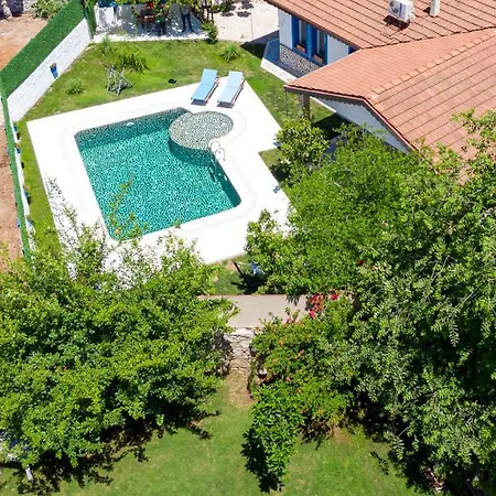 Kayaköy'de özel Havuzlu 6 Kişilik Lavender Villa *
