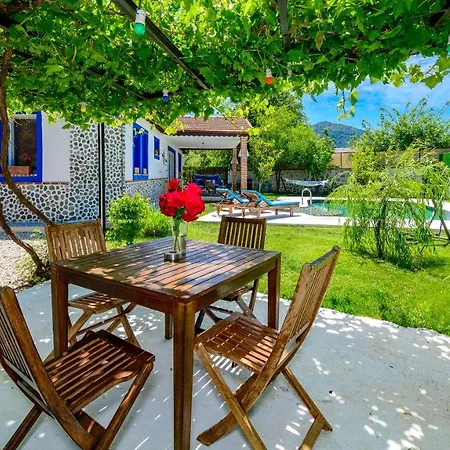 Villa Kayaköy'de özel Havuzlu 6 Kişilik Lavender *